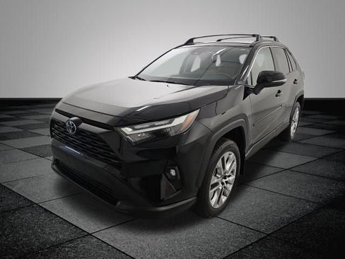 Used 2025 Toyota RAV4 XLE Premium FWD image 3