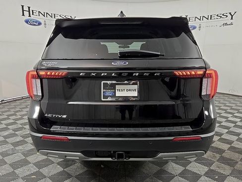 Used 2026 Ford Explorer Active w/ Active Comfort Package RWD image 5