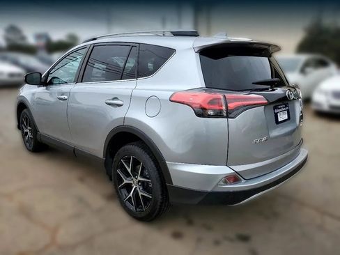 Used 2016 Toyota RAV4 SE image 4