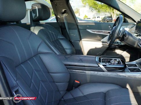 Used 2023 BMW 760i xDrive AWD/4WD image 33