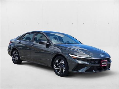 New 2025 Hyundai Elantra Sport image 7