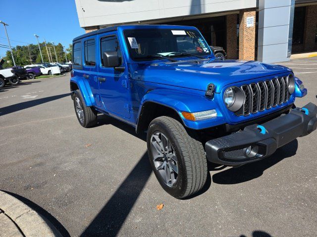 Used 2024 Jeep Wrangler Unlimited w/ Convenience Group AWD/4WD image 3