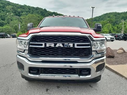 Used 2024 RAM 2500 Tradesman w/ Chrome Appearance Group AWD/4WD image 4