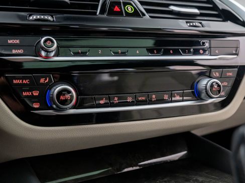 Used 2022 BMW 540i xDrive w/ Premium Package image 26