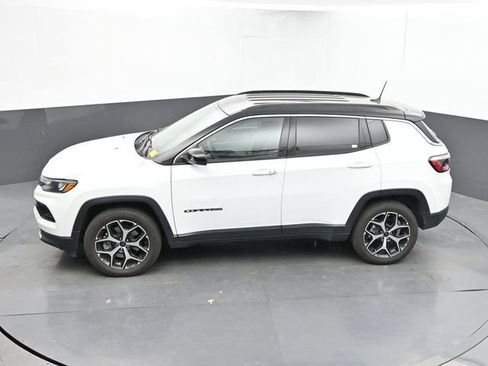 Used 2025 Jeep Compass Limited AWD/4WD image 38
