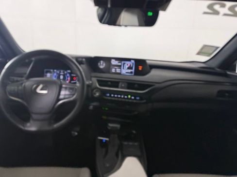Used 2022 Lexus UX 200 w/ Premium Package FWD image 34