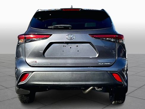Certified 2022 Toyota Highlander XLE image 4