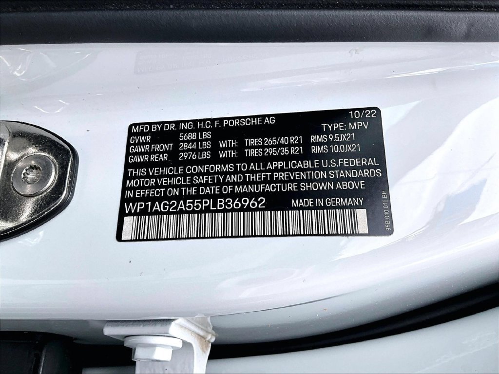 Certified 2023 Porsche Macan S AWD/4WD image 35