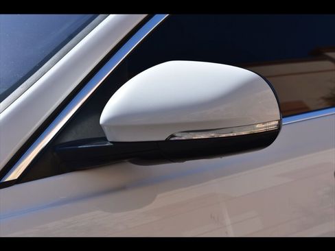 Used 2019 Jaguar XE Premium RWD image 48