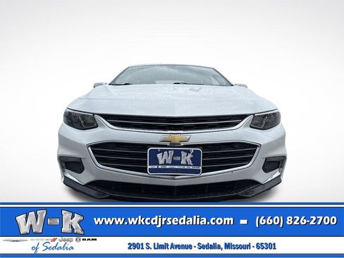Used 2018 Chevrolet Malibu Premier w/ Premier Sun and Wheel Package FWD image 15