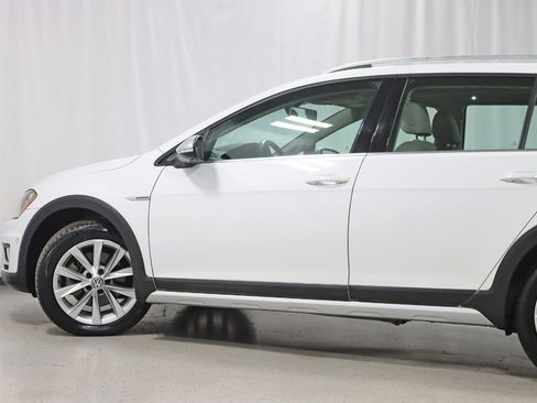 Used 2017 Volkswagen Golf Alltrack SE image 10