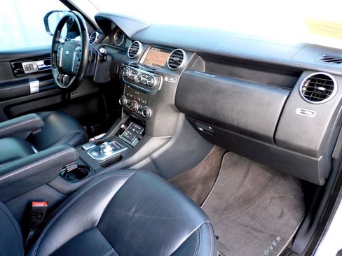 Used 2016 Land Rover LR4 HSE LUX image 22