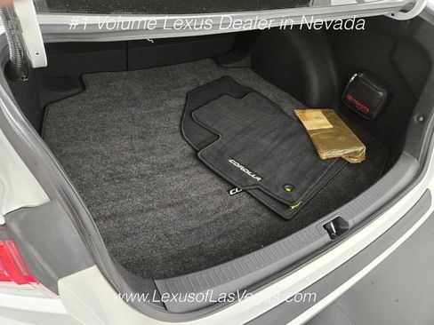 Used 2021 Toyota Corolla LE w/ LE Convenience Package FWD image 19