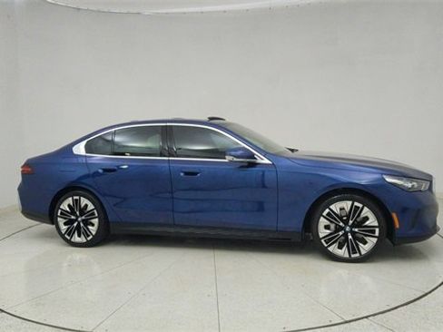 Used 2024 BMW 530i xDrive 530i xDrive w/ Premium Package image 63