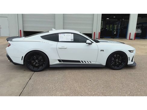 Used 2025 Ford Mustang GT Premium w/ GT Performance Package RWD image 9