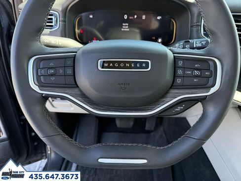 Used 2023 Jeep Wagoneer Series III w/ Premium Group I AWD/4WD image 17
