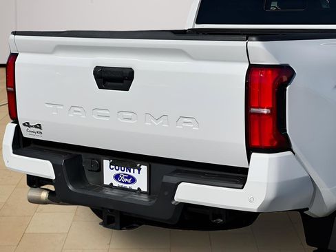 Used 2024 Toyota Tacoma SR5 w/ SR5 Upgrade Package image 40