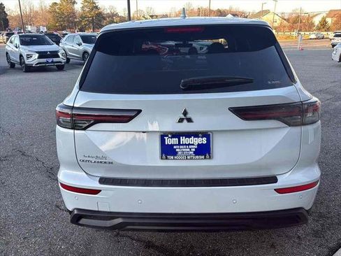 New 2026 Mitsubishi Outlander ES image 5
