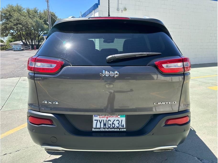 Used 2017 Jeep Cherokee Limited w/ Technology Group AWD/4WD image 7