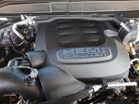 Used 2024 RAM 2500 Tradesman w/ Chrome Appearance Group image 28