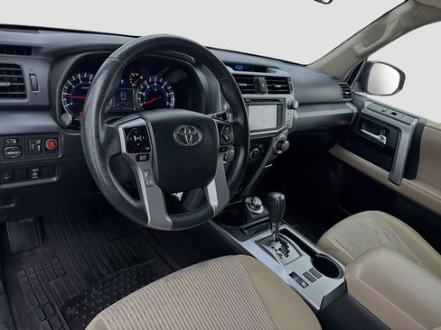 Used 2017 Toyota 4Runner SR5 AWD/4WD image 7