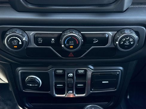 Used 2018 Jeep Wrangler Unlimited Sport S AWD/4WD image 11