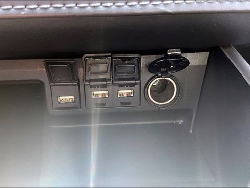 Used 2021 Toyota Highlander XSE FWD image 16