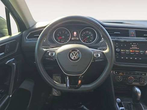 Used 2020 Volkswagen Tiguan SE image 12