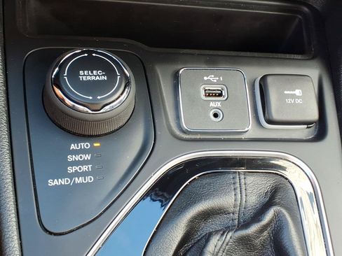 Used 2020 Jeep Cherokee Limited AWD/4WD image 17