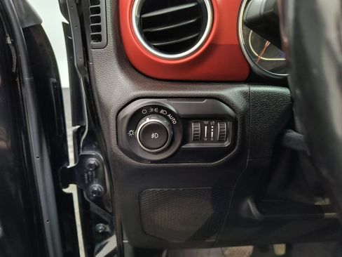 Used 2019 Jeep Wrangler Unlimited Rubicon AWD/4WD image 17