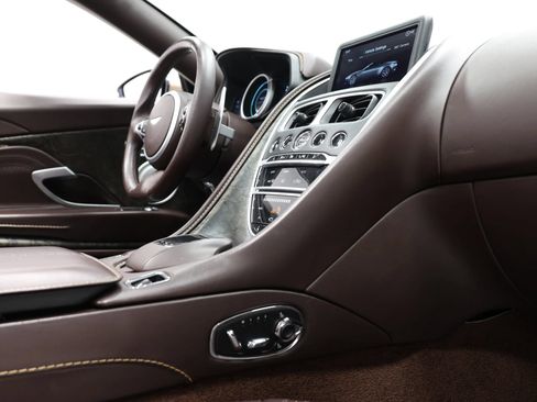 Used 2019 Aston Martin DB11 Volante RWD image 94
