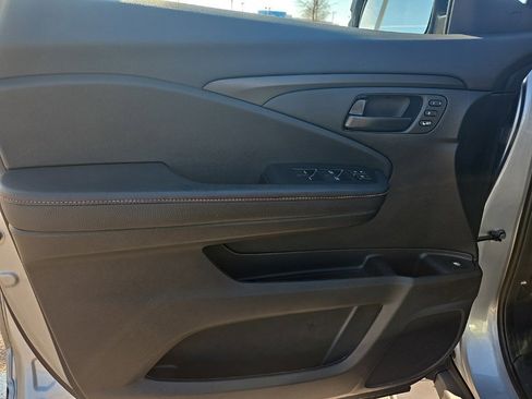 Used 2025 Honda Ridgeline TrailSport image 11