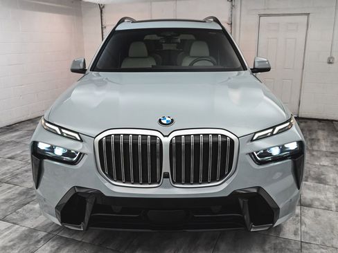 Used 2023 BMW X7 xDrive40i w/ M Sport Package AWD/4WD image 2