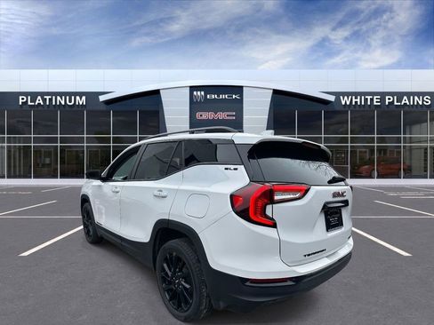 Used 2023 GMC Terrain SLE w/ Driver Convenience Package image 6