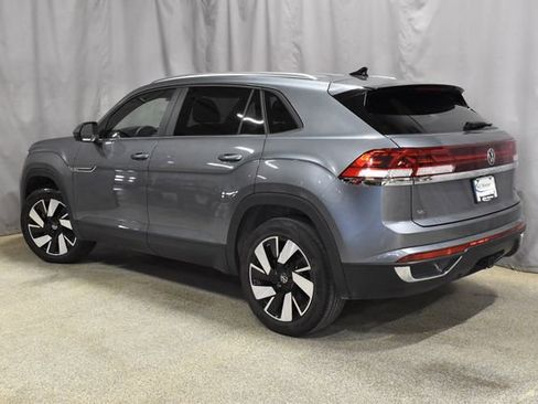 Used 2025 Volkswagen Atlas Cross Sport SE image 6