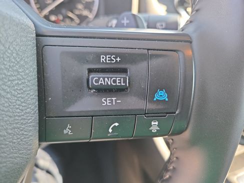 Used 2025 Nissan Rogue SV AWD/4WD image 18