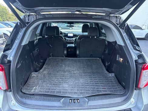 Used 2021 Ford Explorer XLT w/ Equipment Group 202A RWD image 5