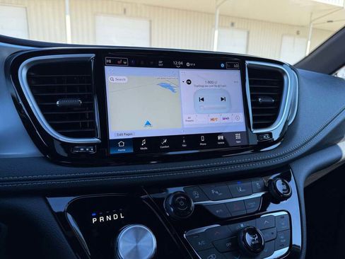 New 2026 Chrysler Pacifica Limited image 32