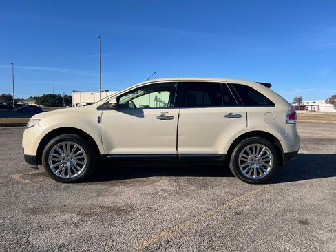 Used 2014 Lincoln MKX FWD w/ Equipment Group 102A image 2