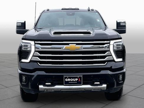 Used 2024 Chevrolet Silverado 2500 High Country w/ Technology Package AWD/4WD image 4