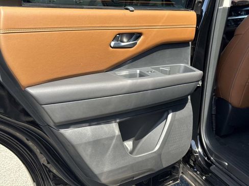 New 2026 Nissan Pathfinder Platinum FWD image 12