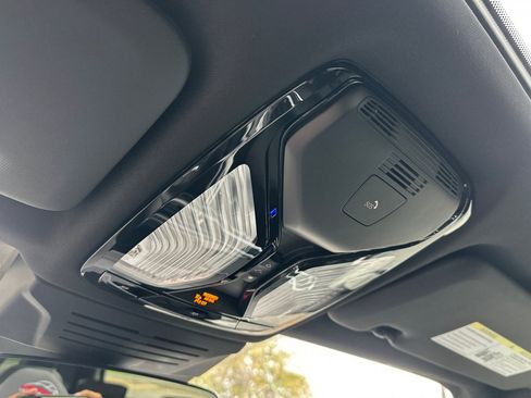 Used 2025 BMW X5 xDrive40i w/ M Sport Package image 23