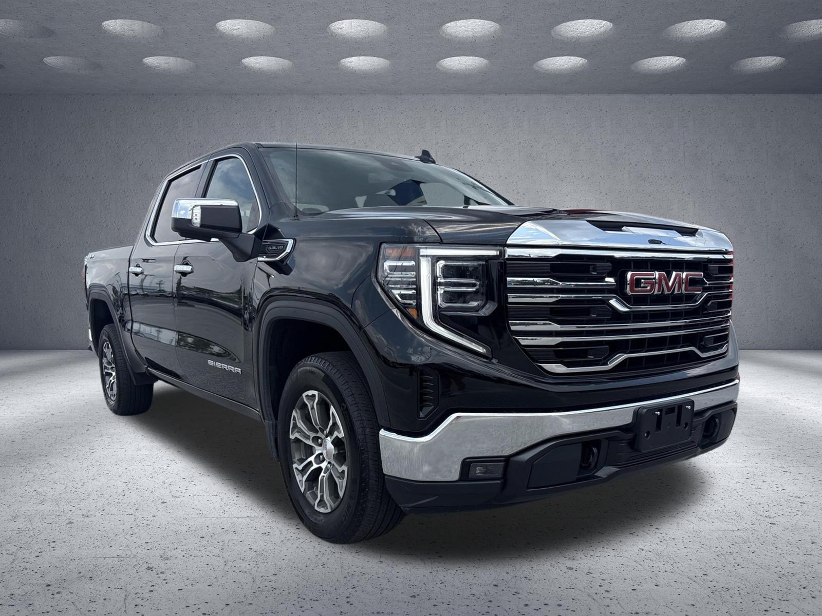 Used 2025 GMC Sierra 1500 SLT AWD/4WD image 3