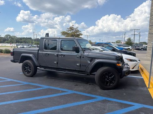 Used 2022 Jeep Gladiator Sport AWD/4WD image 8