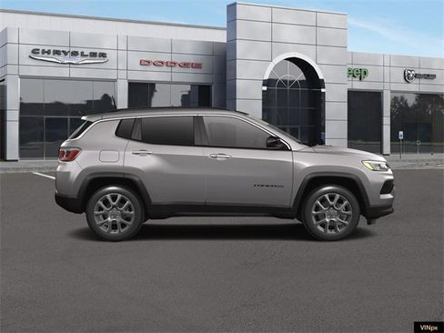 Used 2023 Jeep Compass Latitude w/ Sun and Sound Group image 9