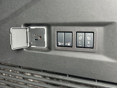 Certified 2025 Chevrolet Tahoe Z71 w/ Comfort Package image 19