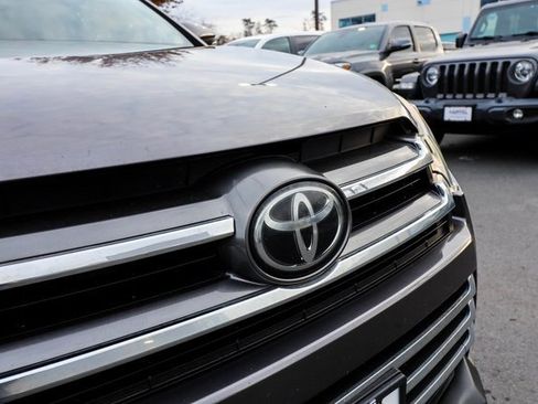 Used 2017 Toyota Highlander Limited image 19