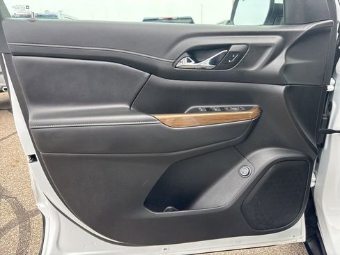 Used 2023 GMC Acadia SLE w/ Driver Convenience Package image 10