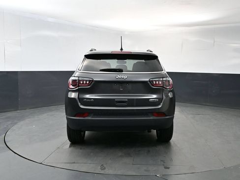 Used 2022 Jeep Compass Latitude w/ Sun and Sound Group AWD/4WD image 4