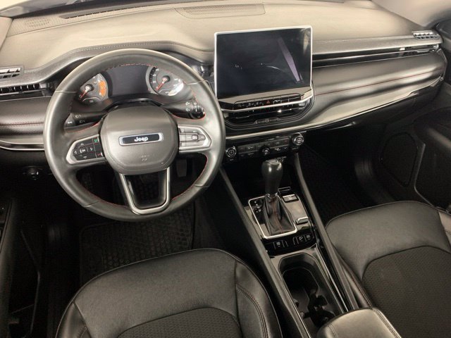 Used 2023 Jeep Compass Trailhawk w/ Trailhawk Convenience Group AWD/4WD image 17
